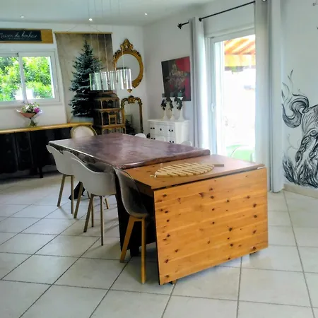 Maison Avec Piscine Entre Et Montagne Сasa de vacaciones *