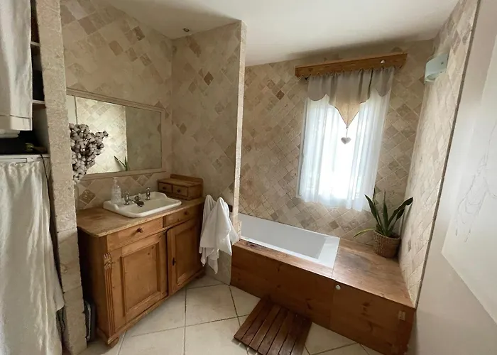 Maison Avec Piscine Entre Et Montagne Vakantiehuis *