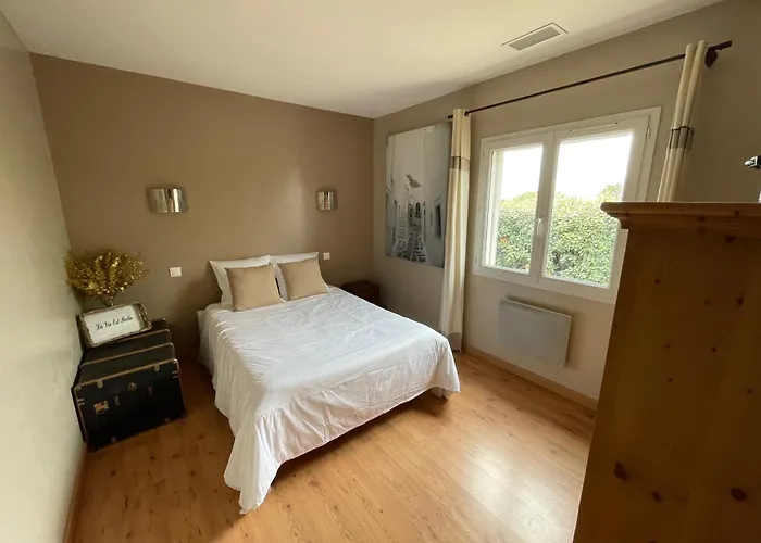 Vakantiehuis Maison Avec Piscine Entre Et Montagne *