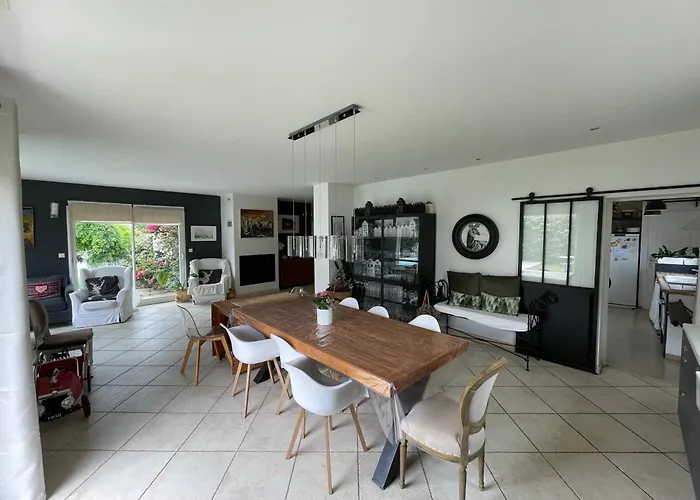 Vakantiehuis Maison Avec Piscine Entre Et Montagne *