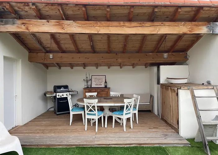 Maison Avec Piscine Entre Et Montagne Vakantiehuis *