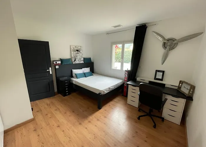 Maison Avec Piscine Entre Et Montagne Vakantiehuis